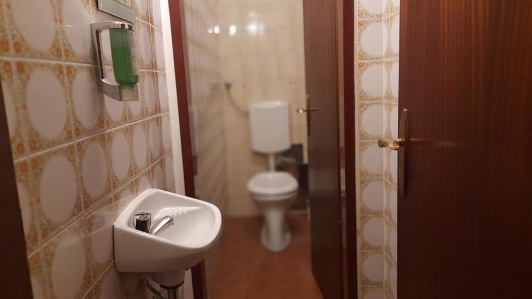 Habitación Individual con aseo compartido en el pasillo